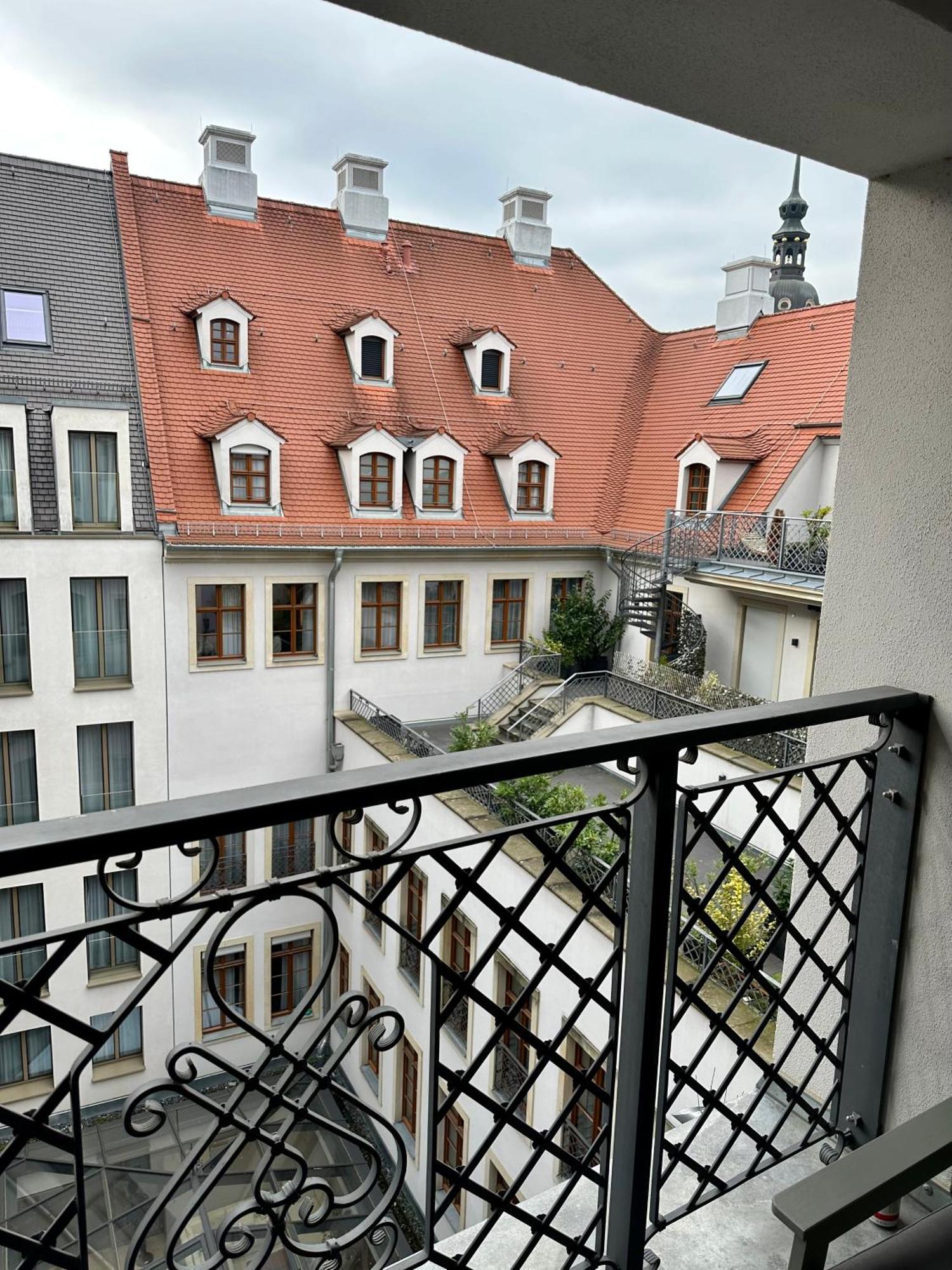 Exklusives Apartment Mit Einmaligem Blick Zur Frauenkirche - Parkplatz Kostenfrei Dresden Bagian luar foto